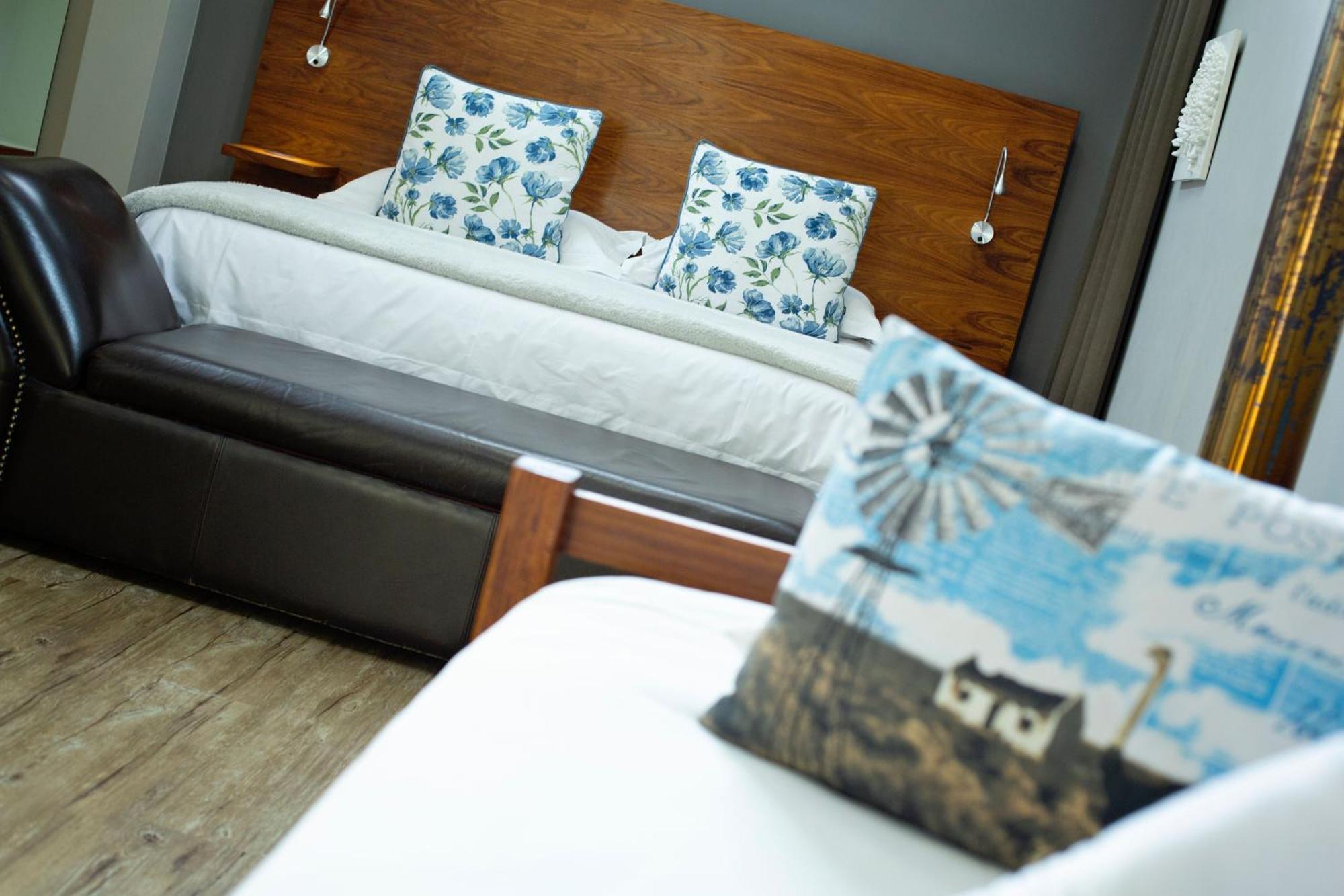 Crisp Guest Rooms Bloemfontein Buitenkant foto