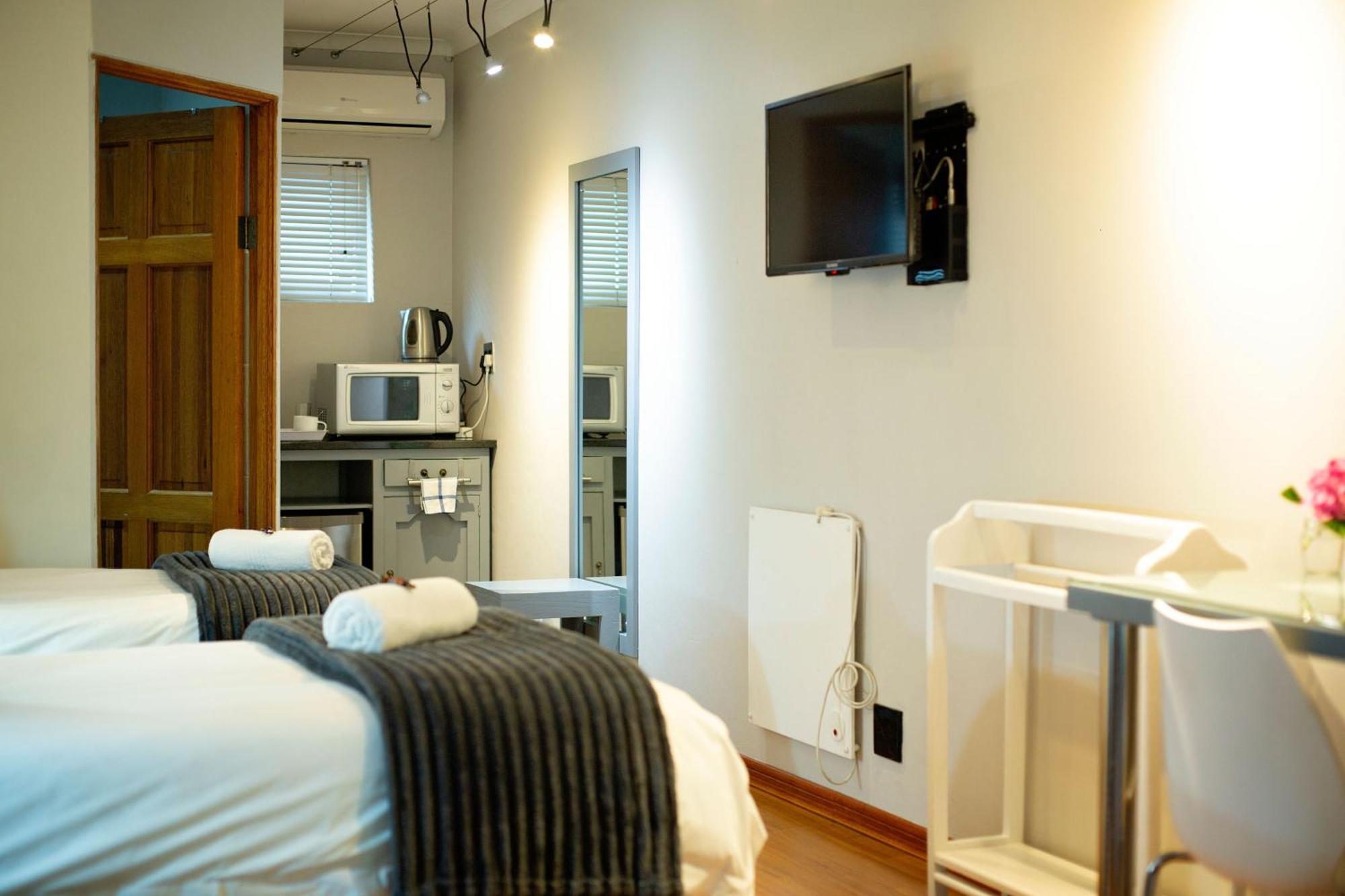 Crisp Guest Rooms Bloemfontein Buitenkant foto
