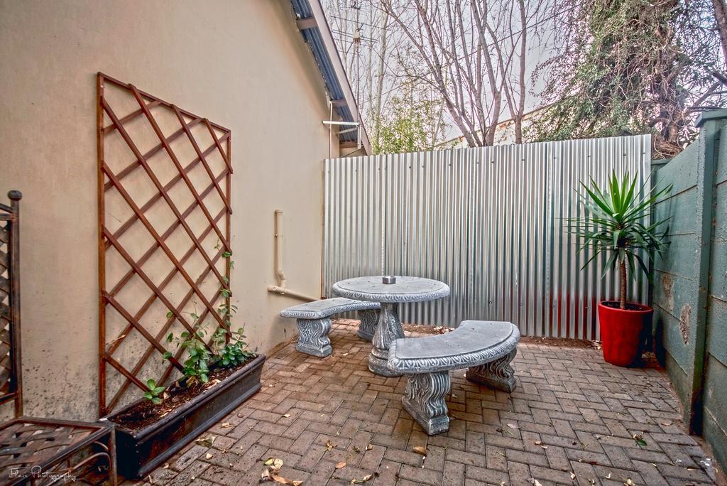 Crisp Guest Rooms Bloemfontein Buitenkant foto