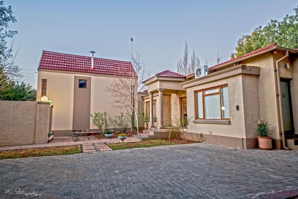Crisp Guest Rooms Bloemfontein Buitenkant foto